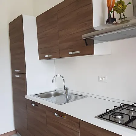 Fantastic Lake View And Garden In דירה